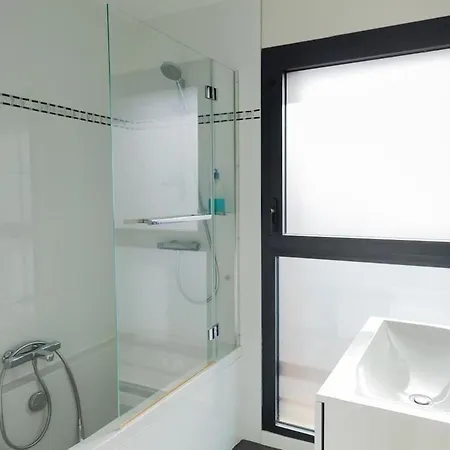 With Pool, Beach, And Downtown Villa Andernos-les-Bains